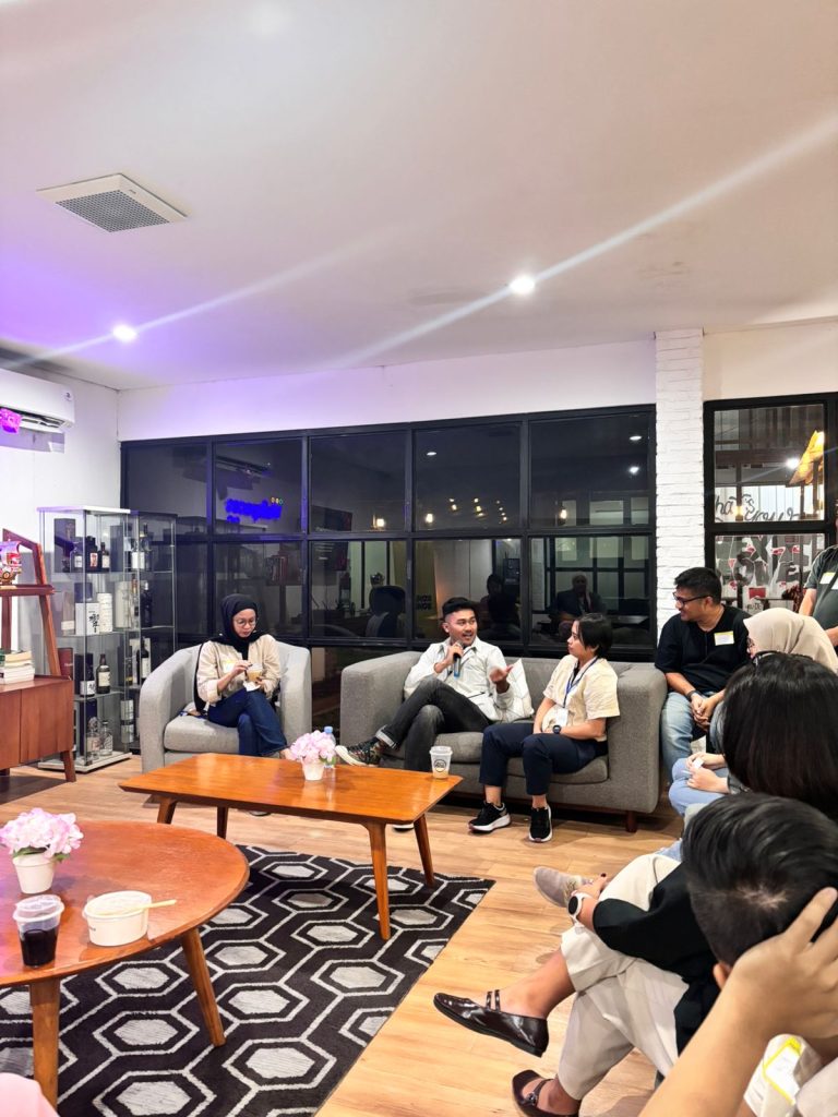 Manajer komunitas saling tukar info dan peluang di Community Drama Wrapped 2024 by Komune Komunal.